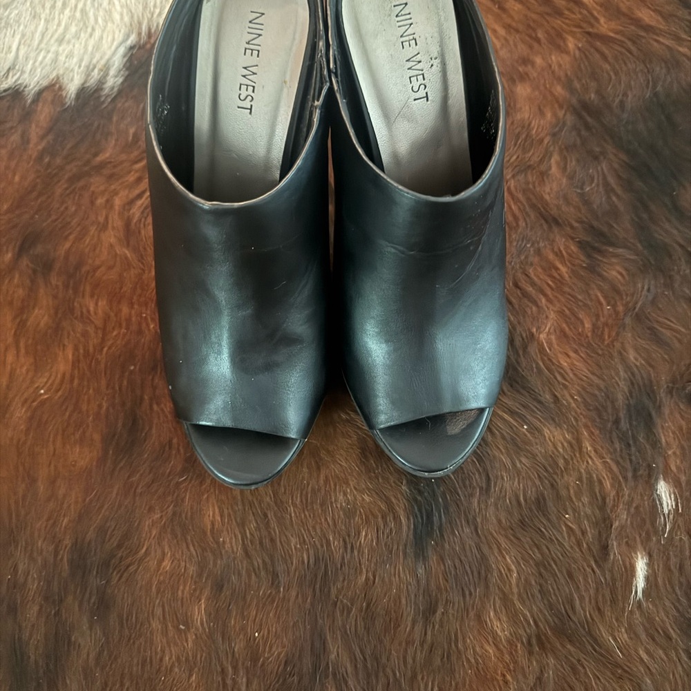 Hype Black Mules Modern Peep-Toe Design